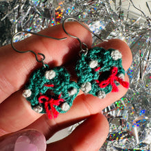 Load image into Gallery viewer, Wreath Dangle Earrings